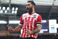 HULL, ENGLAND - NOVEMBER 06:  Charlie Austin of Southampton celebrates scoring his sides first goal during the Premier League match between Hull City and Southampton at KC Stadium on November 6, 2016 in Hull, England.  (Photo by Alex Livesey/Getty Images)